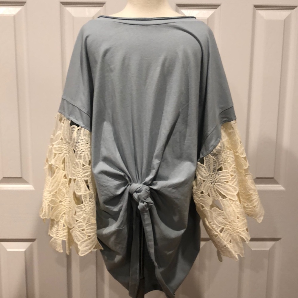 🆕 Boutique Tee with Statement Lace Sleeves 🦋